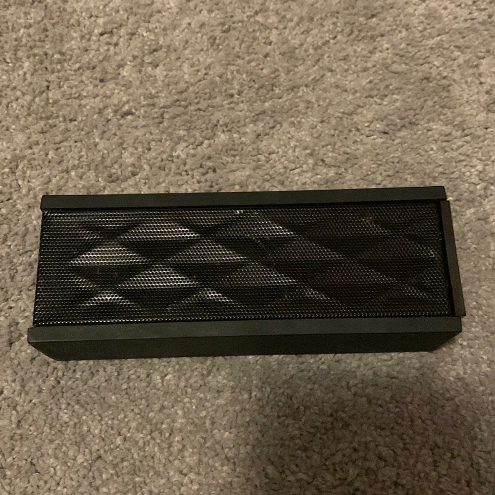 D knight uax speaker
